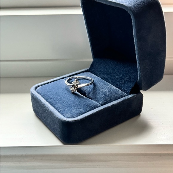 Silver Solitaire Diamond Ring Spence diamonds - Picture 2 of 9